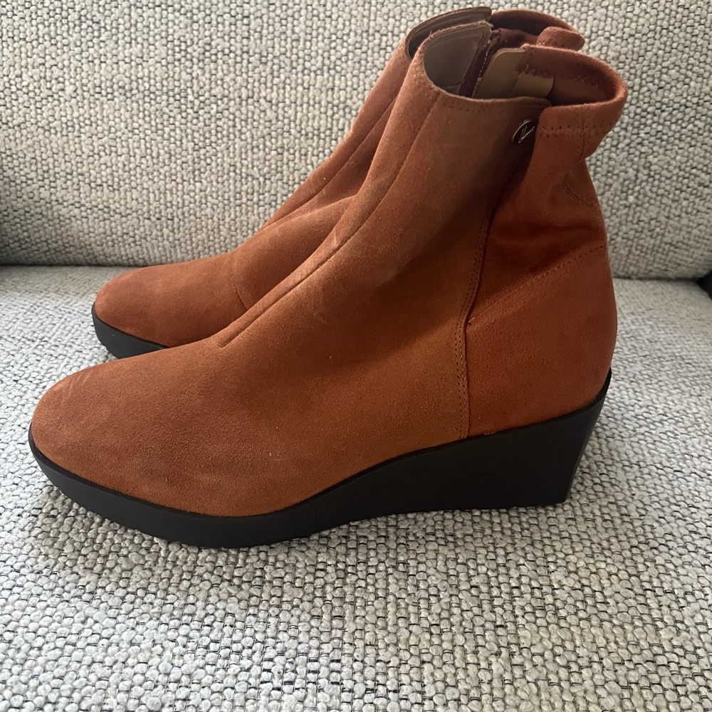 9.5W Vionic Skylar Wedge Ankle Boots NWOT